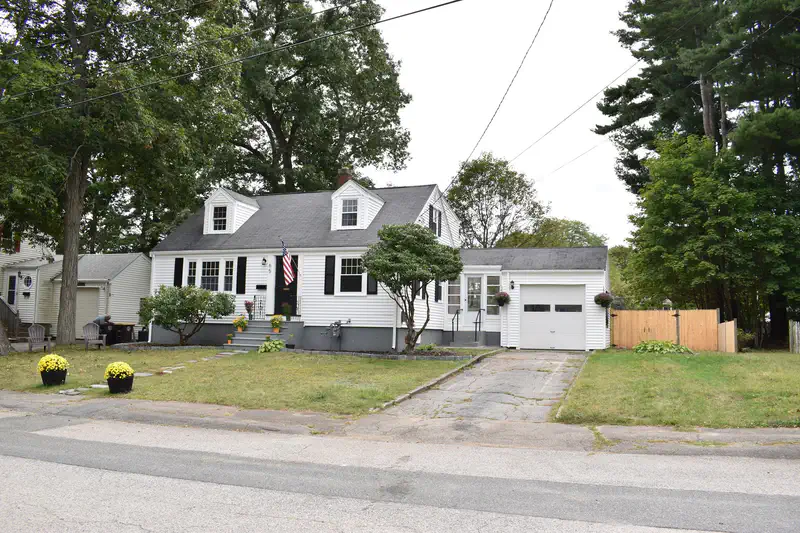 65 Thomas Rd — photo