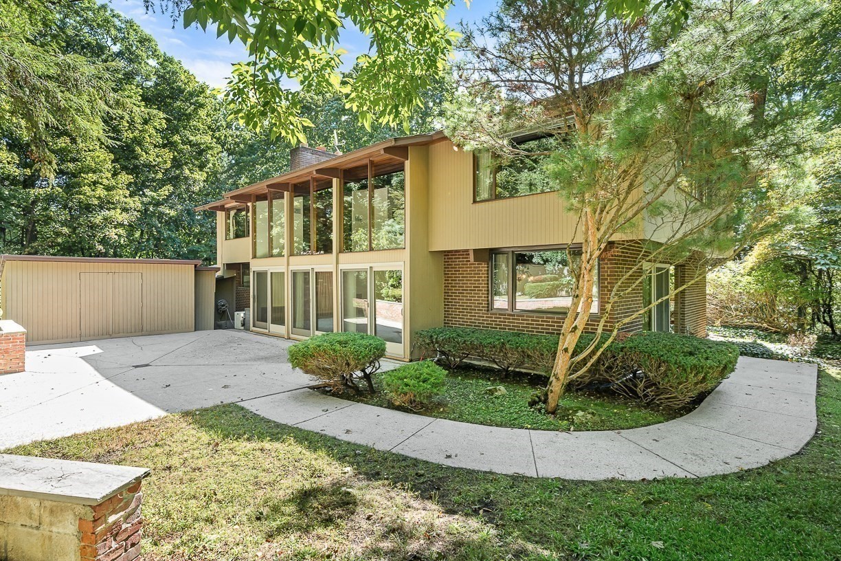 7 arnold rd, WELLESLEY HILLS MA 02481