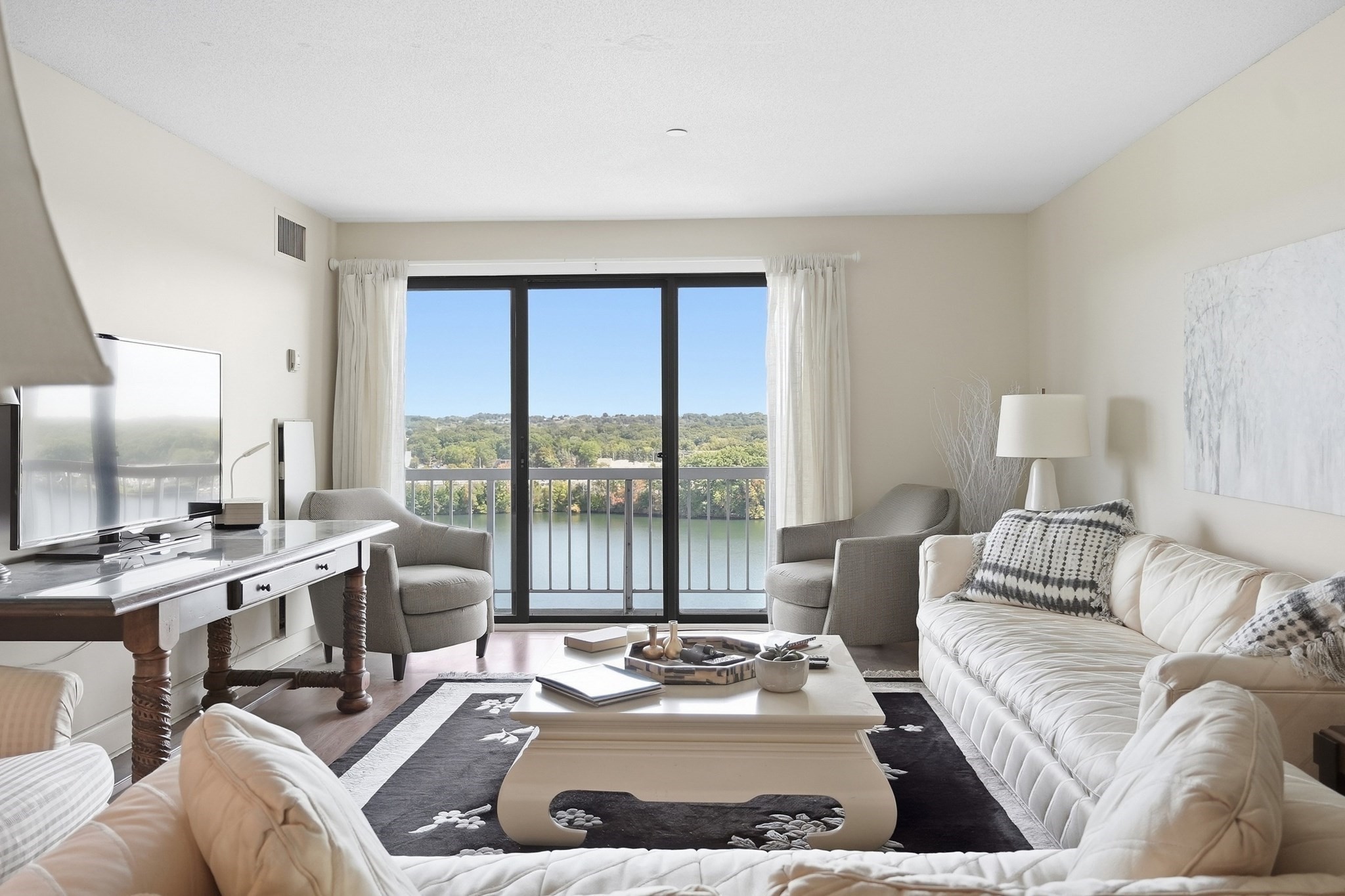 65 Lake Ave #824 — photo