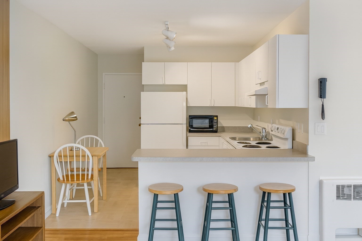 200 Swanton #708 — photo