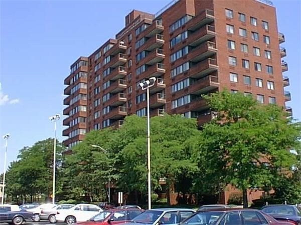 77 Adams St #407 — photo