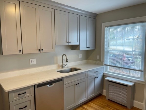 16 Farrell Street 1-Right — photo