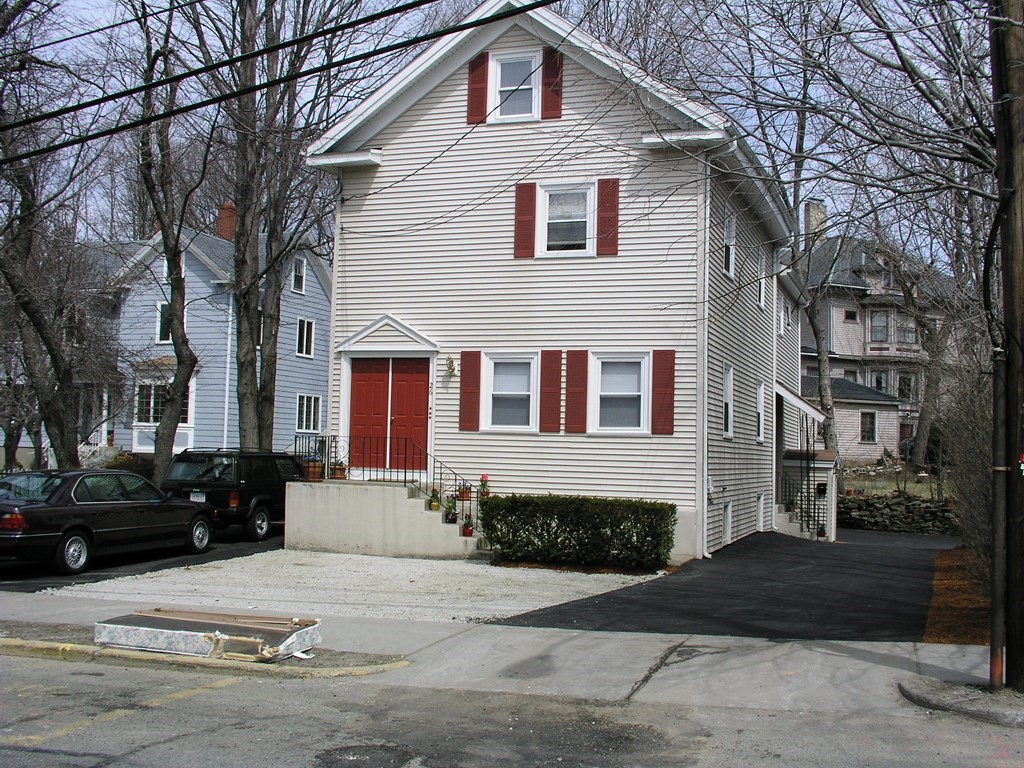 26 Willow St Parking Spot Car #P1 — photo