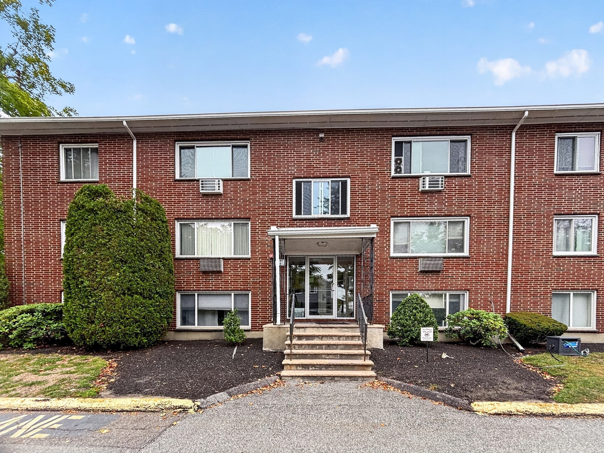 2 Albert Dr #10 — photo