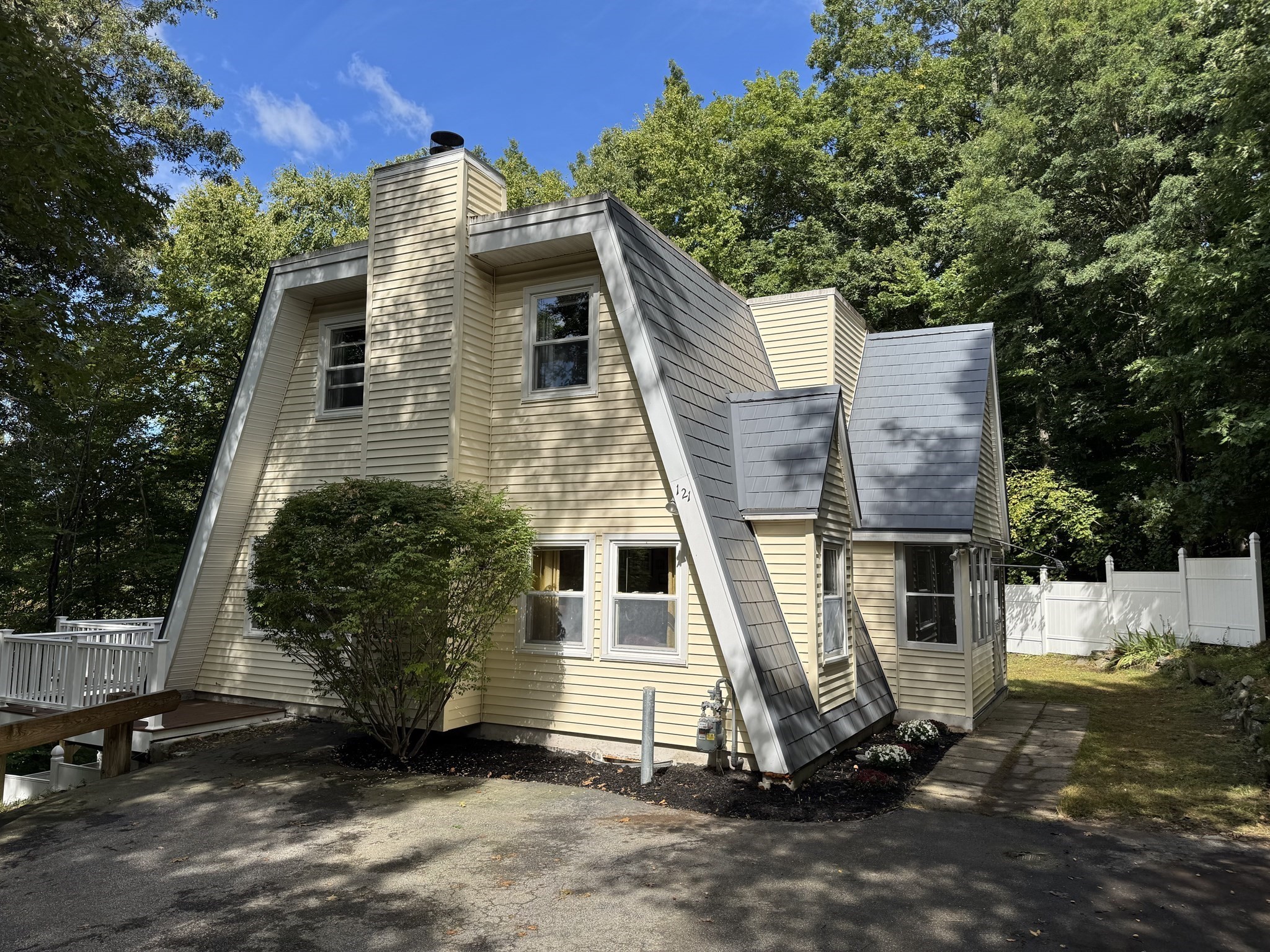 121 Copperfield Rd — photo