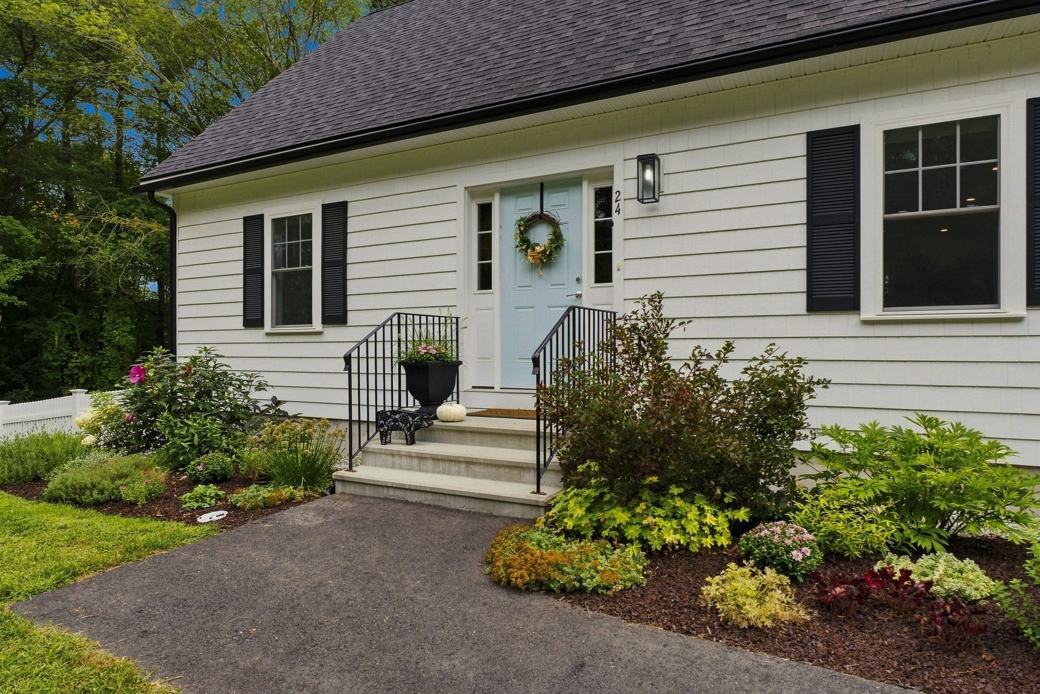 24 Locust St — photo