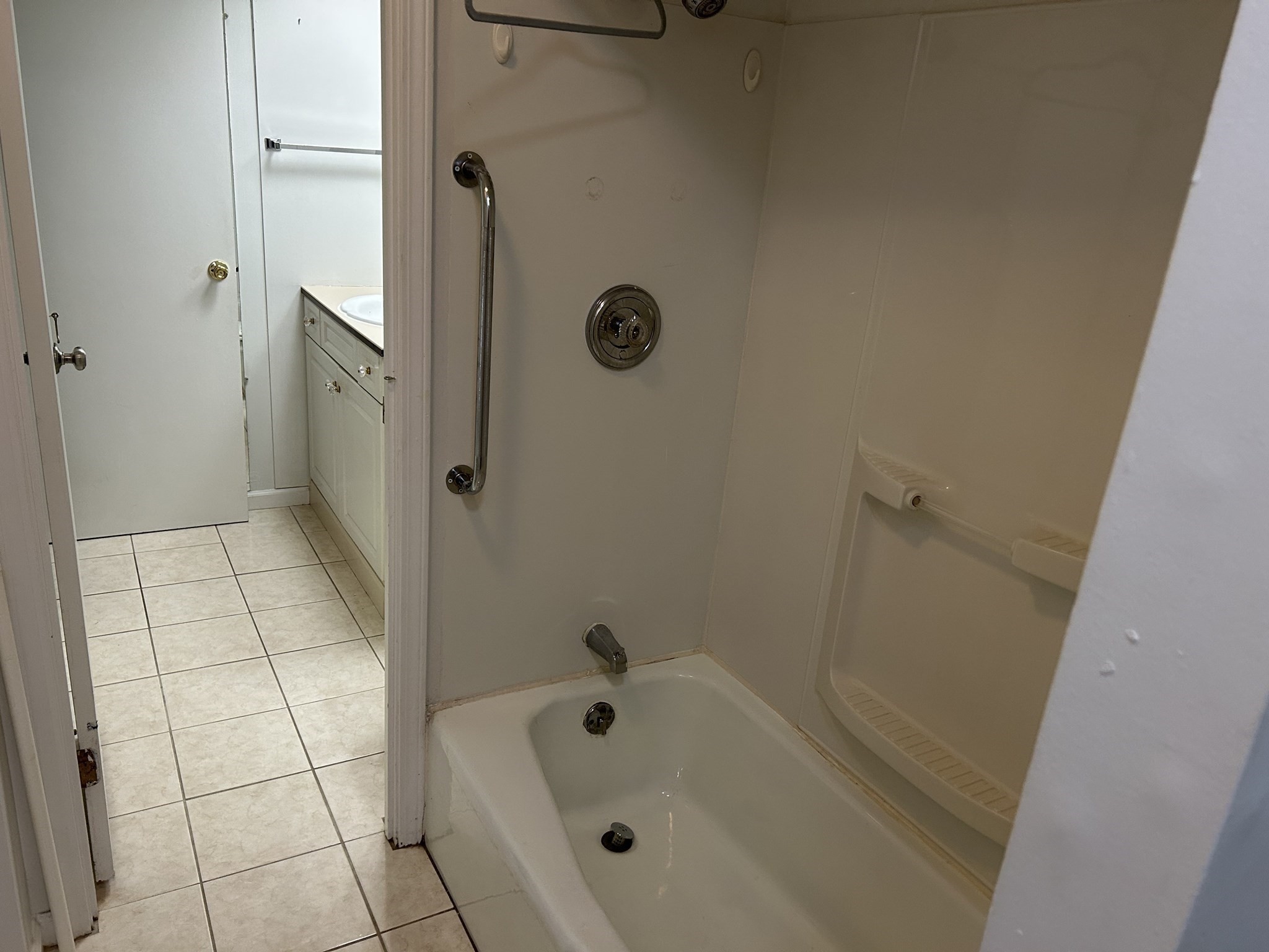 40 Halifax E, Springfield, MA 01108 — photo 2