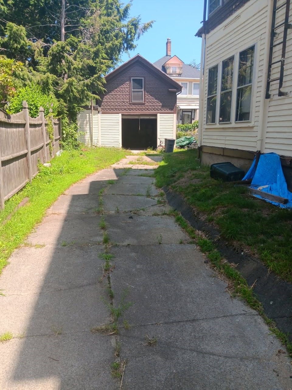 16 Garden Street Garage — photo