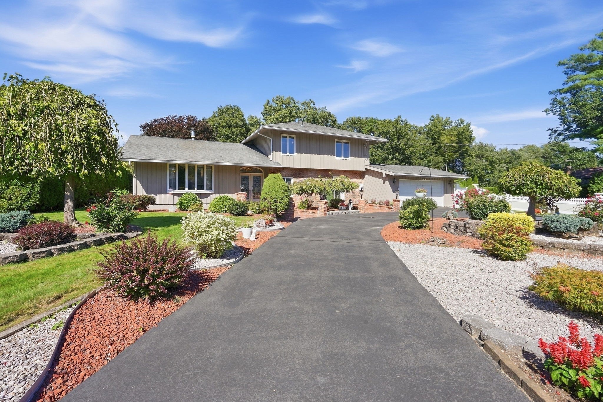 105 Higher Brook Dr — photo