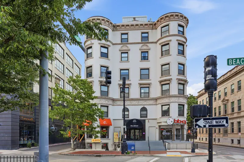636 Beacon St #206 — photo