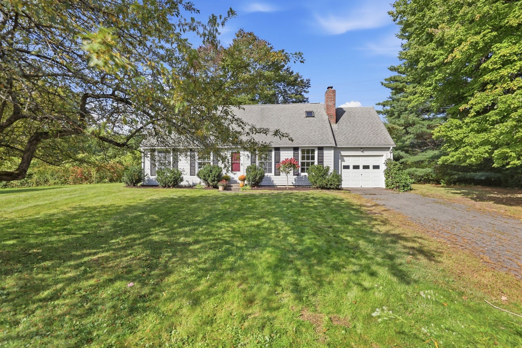 15 Surrey Ln — photo