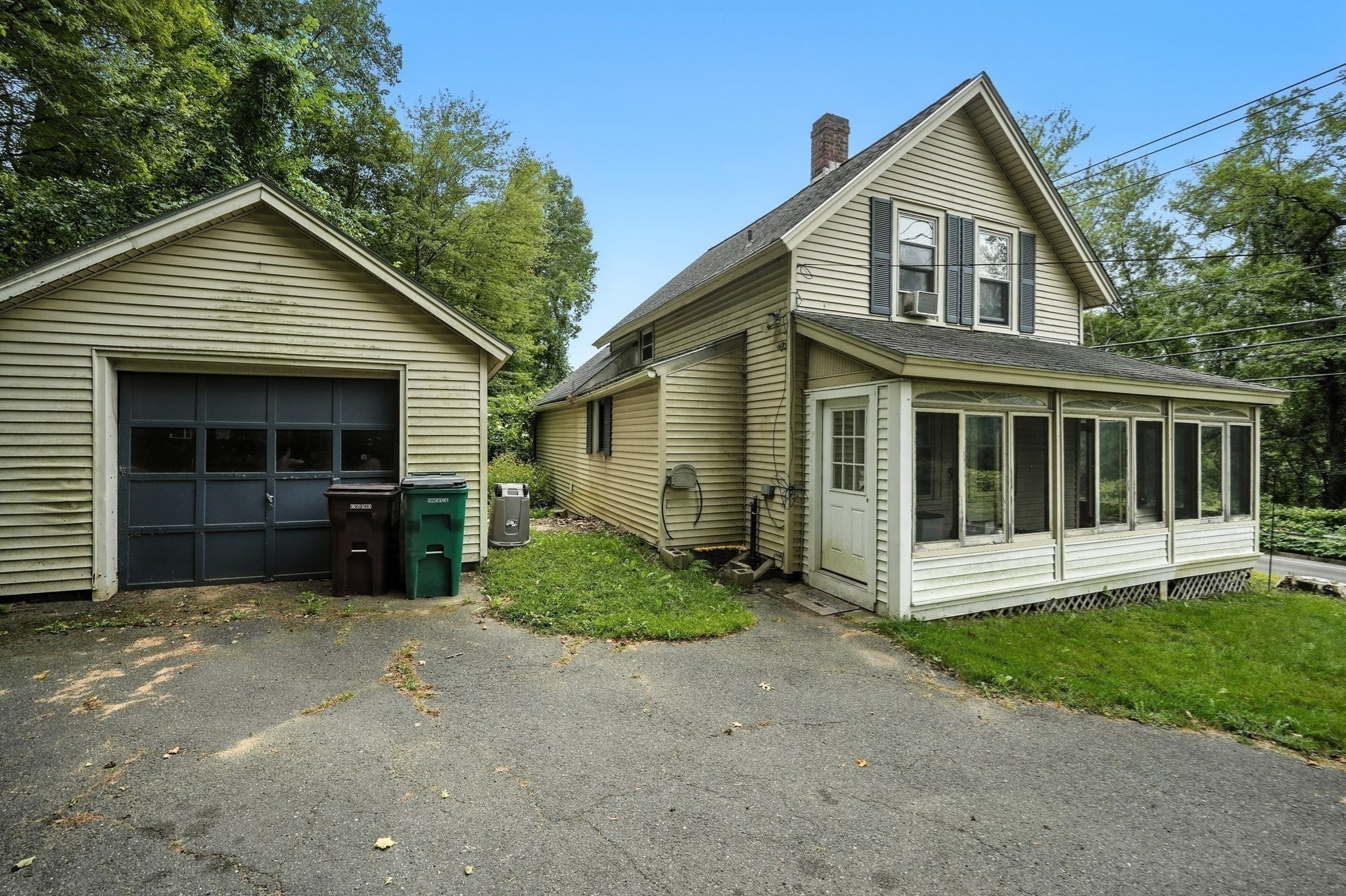 734 Greenfield Rd — photo