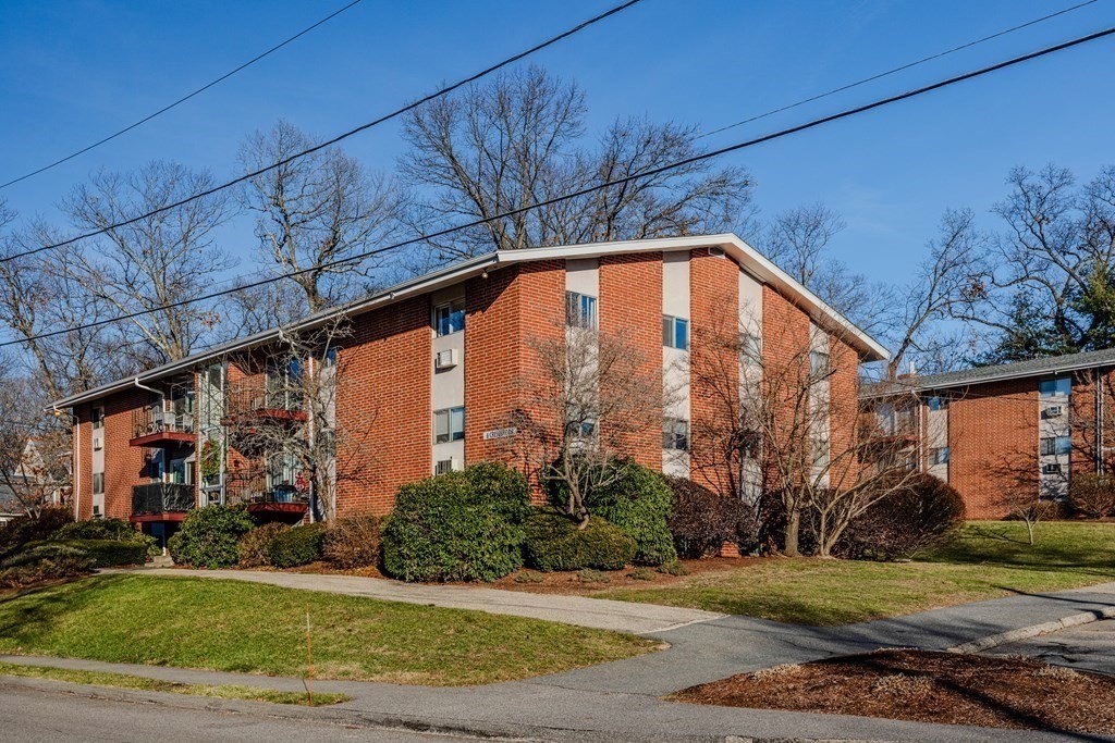 8 Crescent Dr #5 — photo