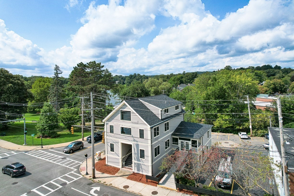 724 Main St — photo