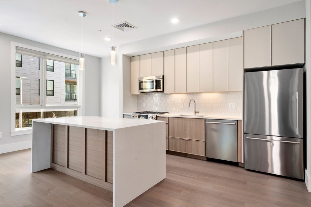3193 Washington St. #305 — photo