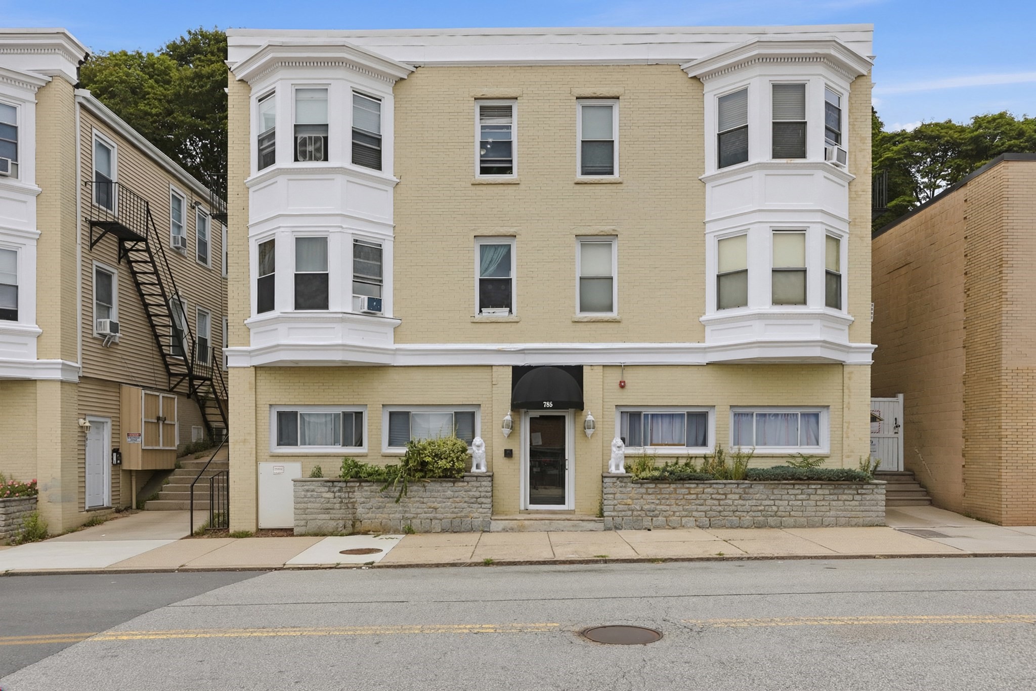 785 Main St #5 — photo