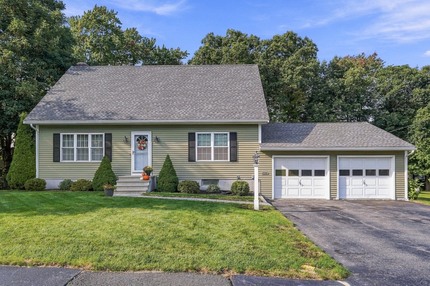 14 Oak Cir — photo
