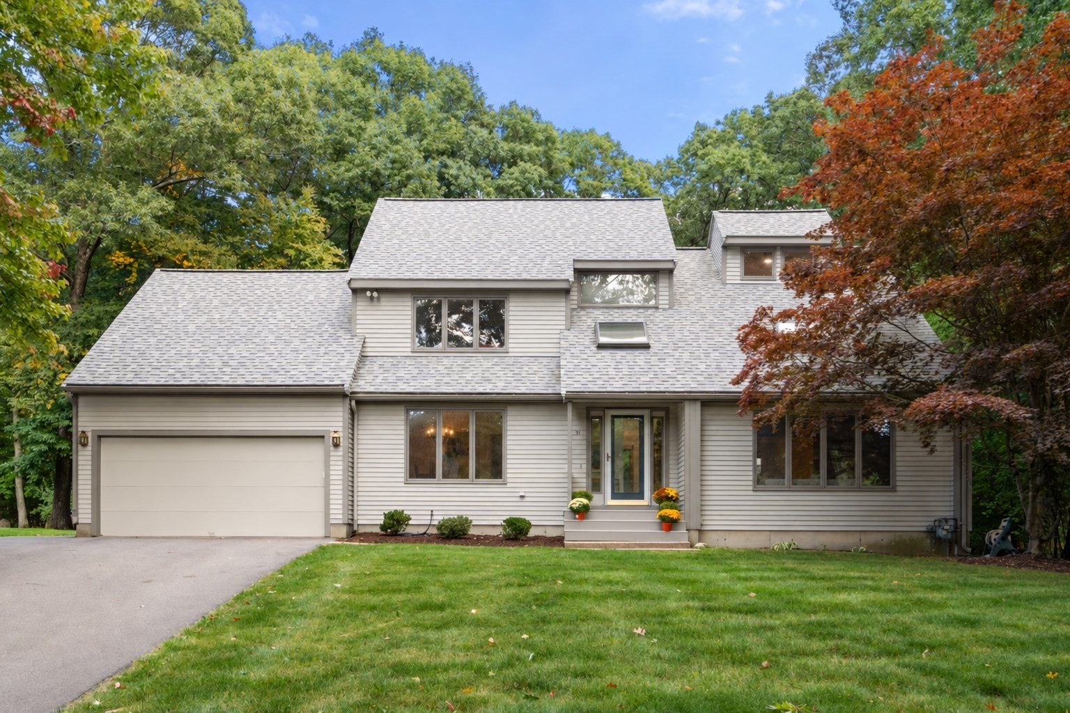 31 Raymond Way — photo