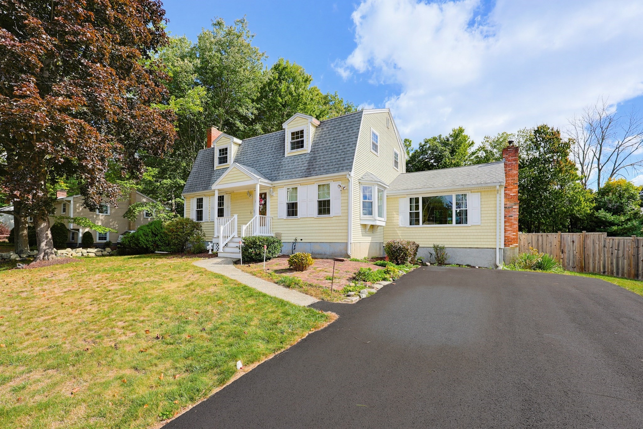 88 Darren Dr. — photo