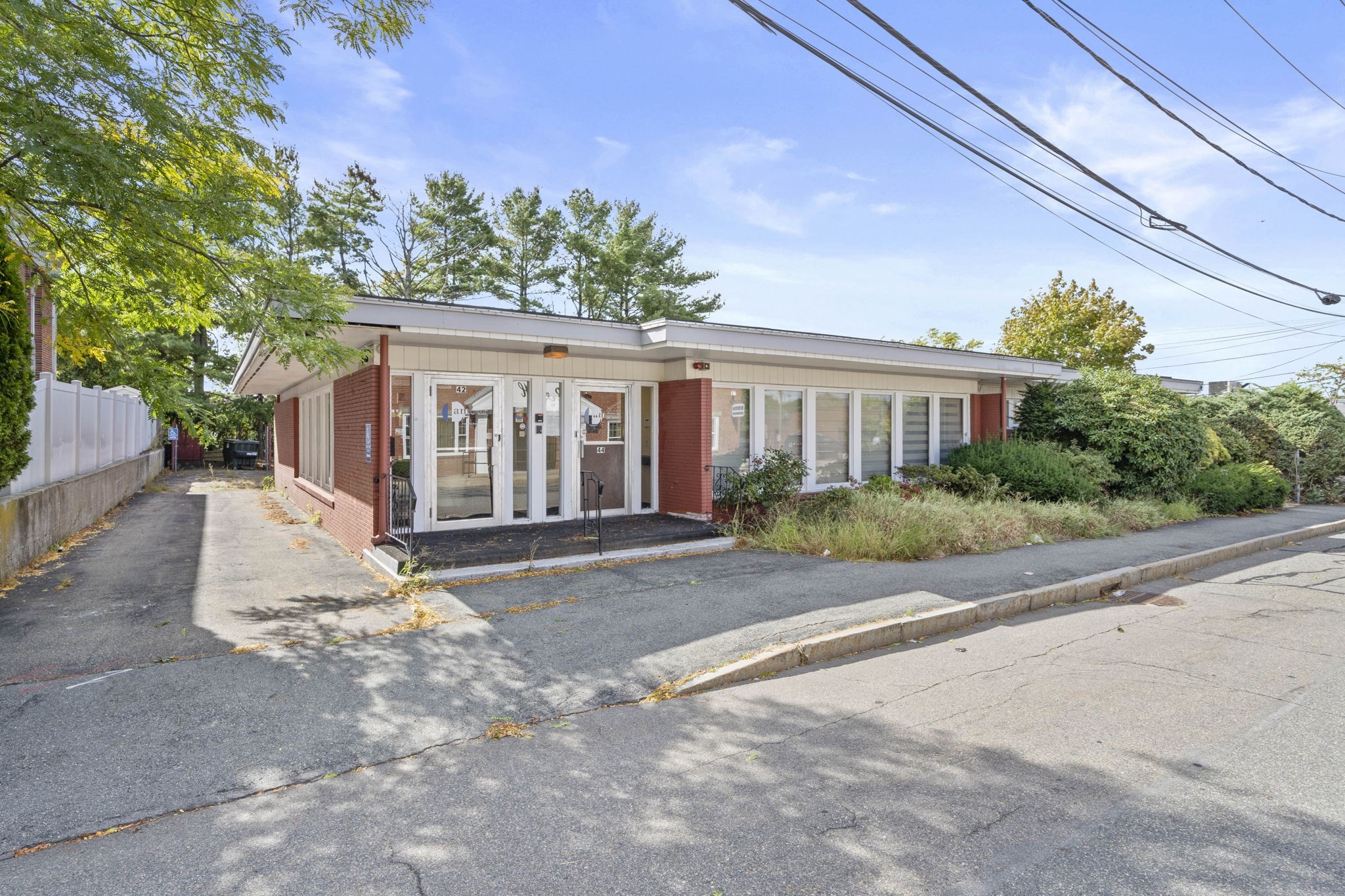 44 Diauto Dr — photo