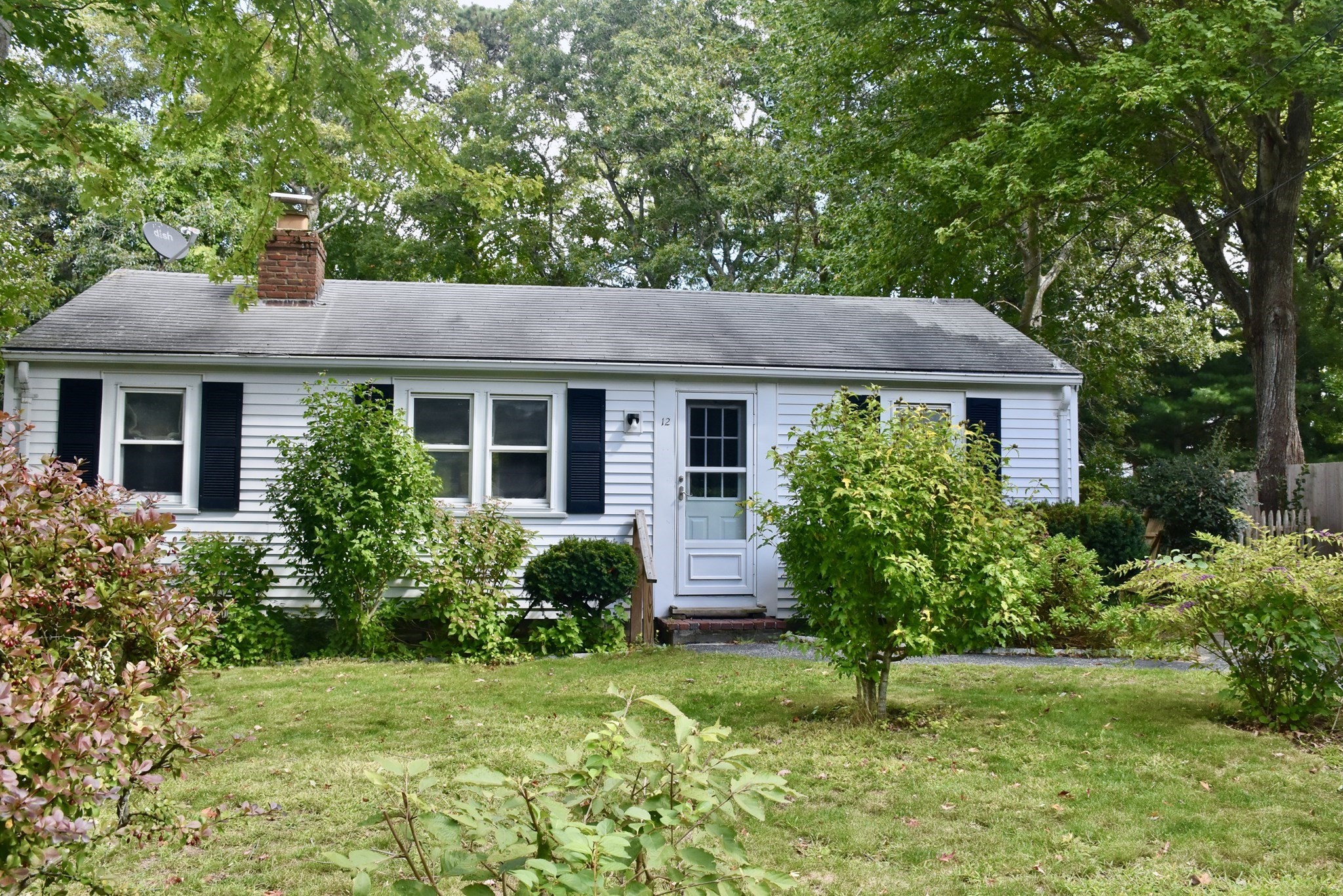12 Lake Rd E — photo