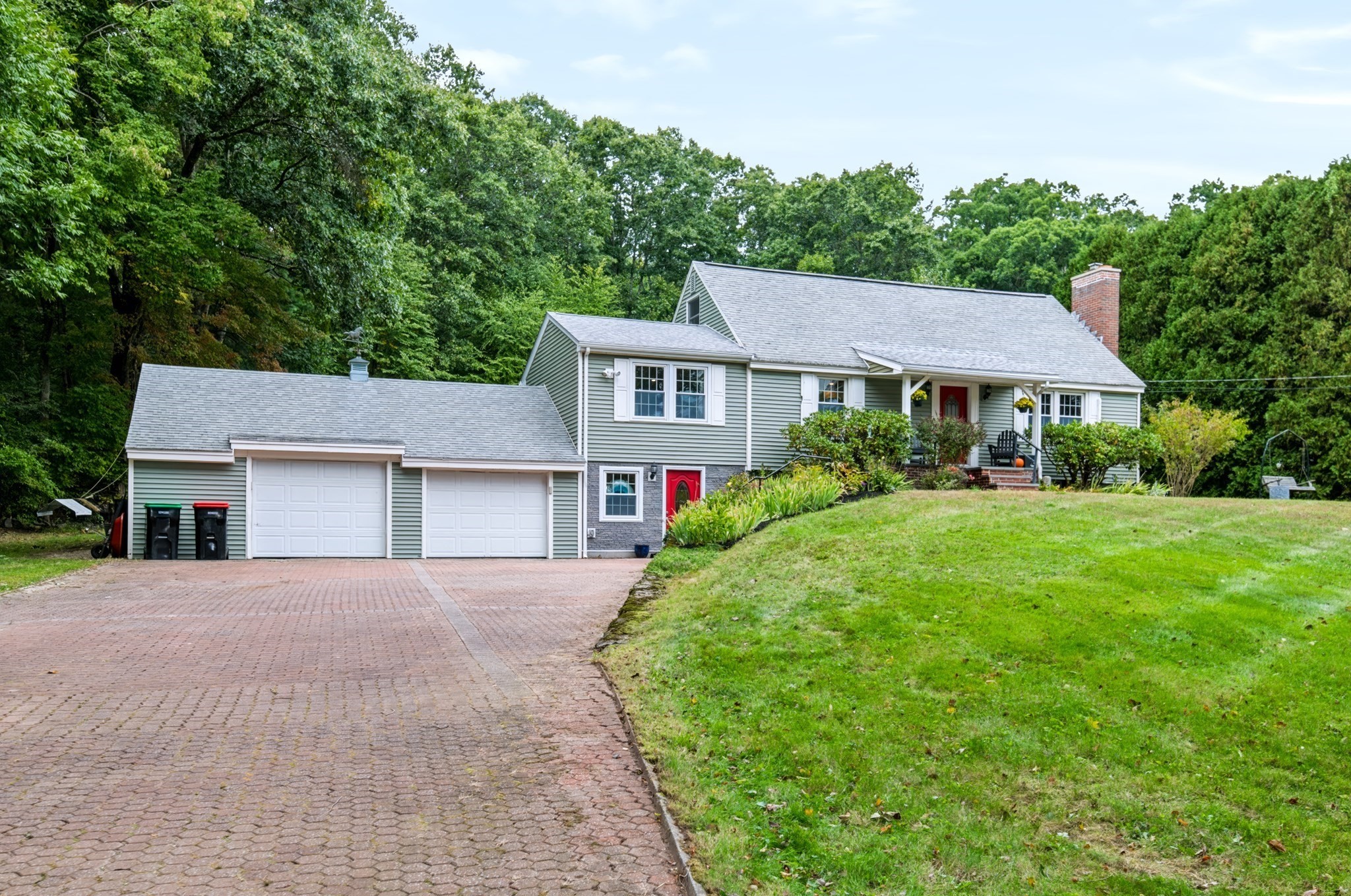 194 W Sutton Rd — photo