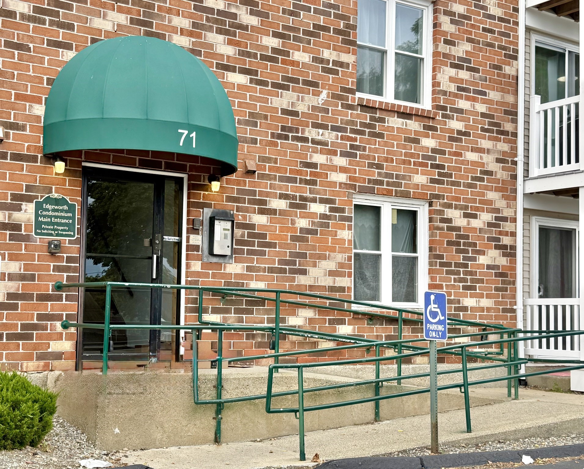 71 Edgeworth St #17 — photo