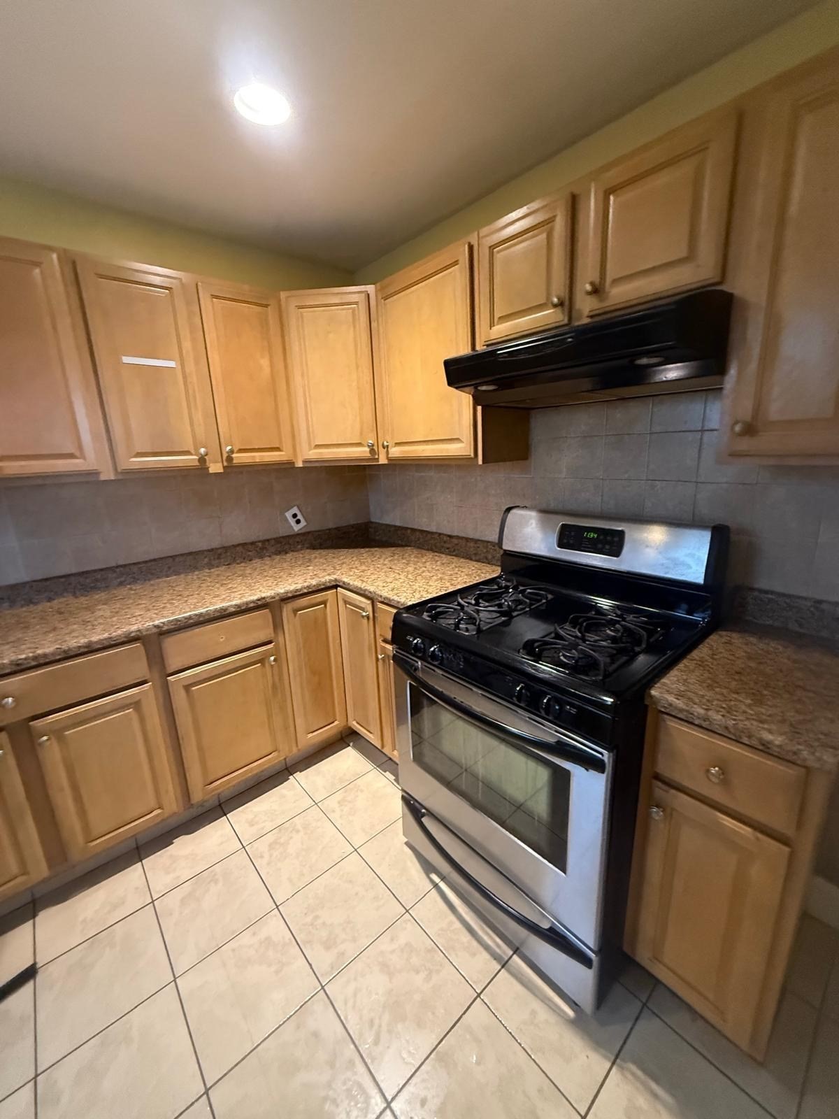 1846 R S Main St R, Fall River, MA 02724