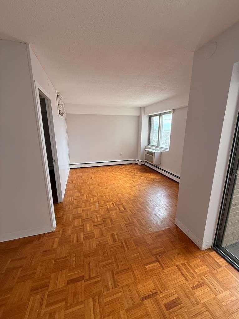 1025 Hancock St #6J — photo