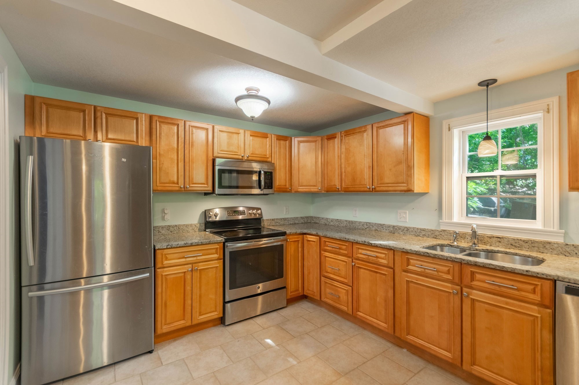 196 Pendleton Avenue, Chicopee, MA 01020 — photo 3