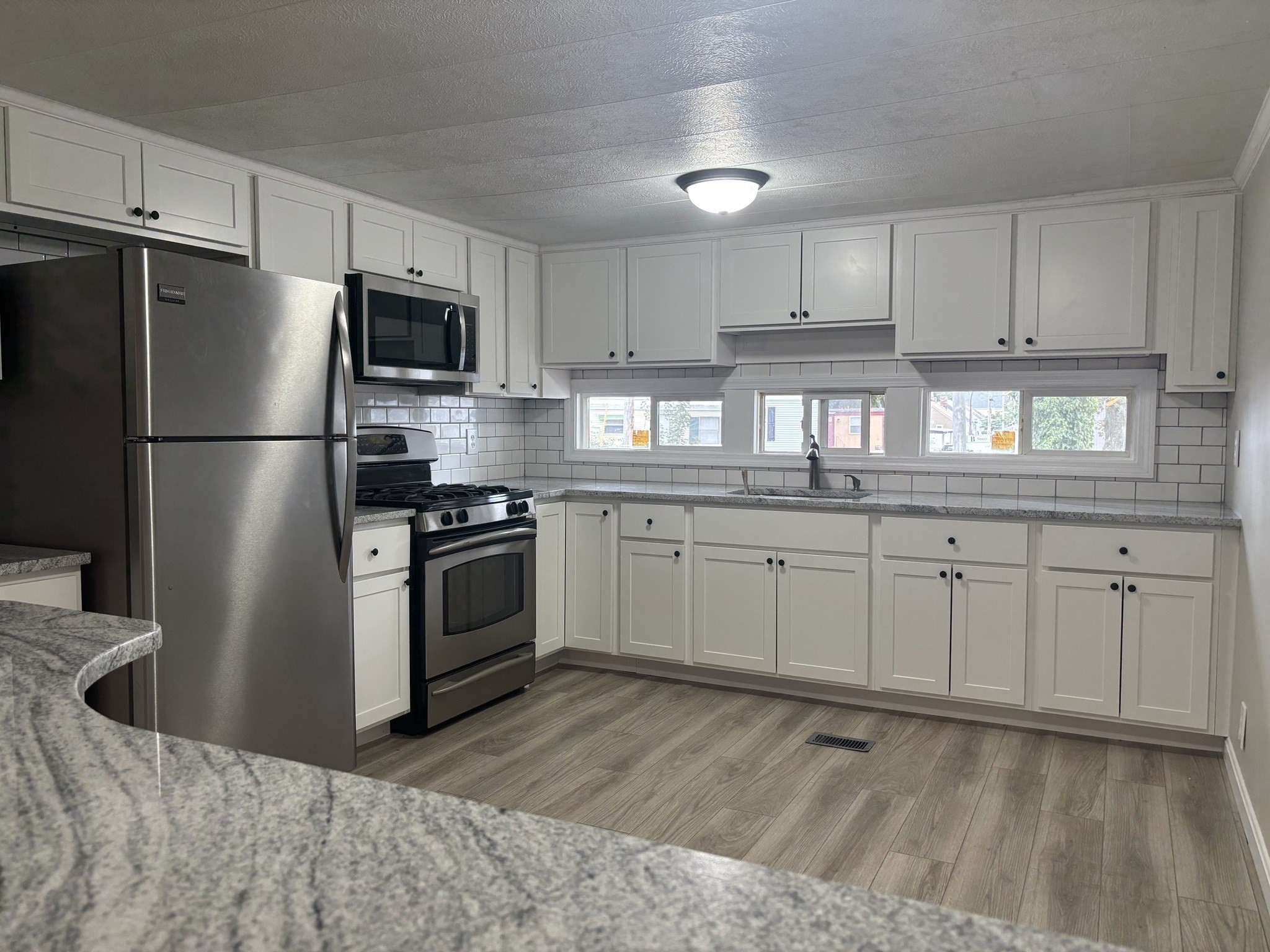 1346 Newport Ave #B17 — photo