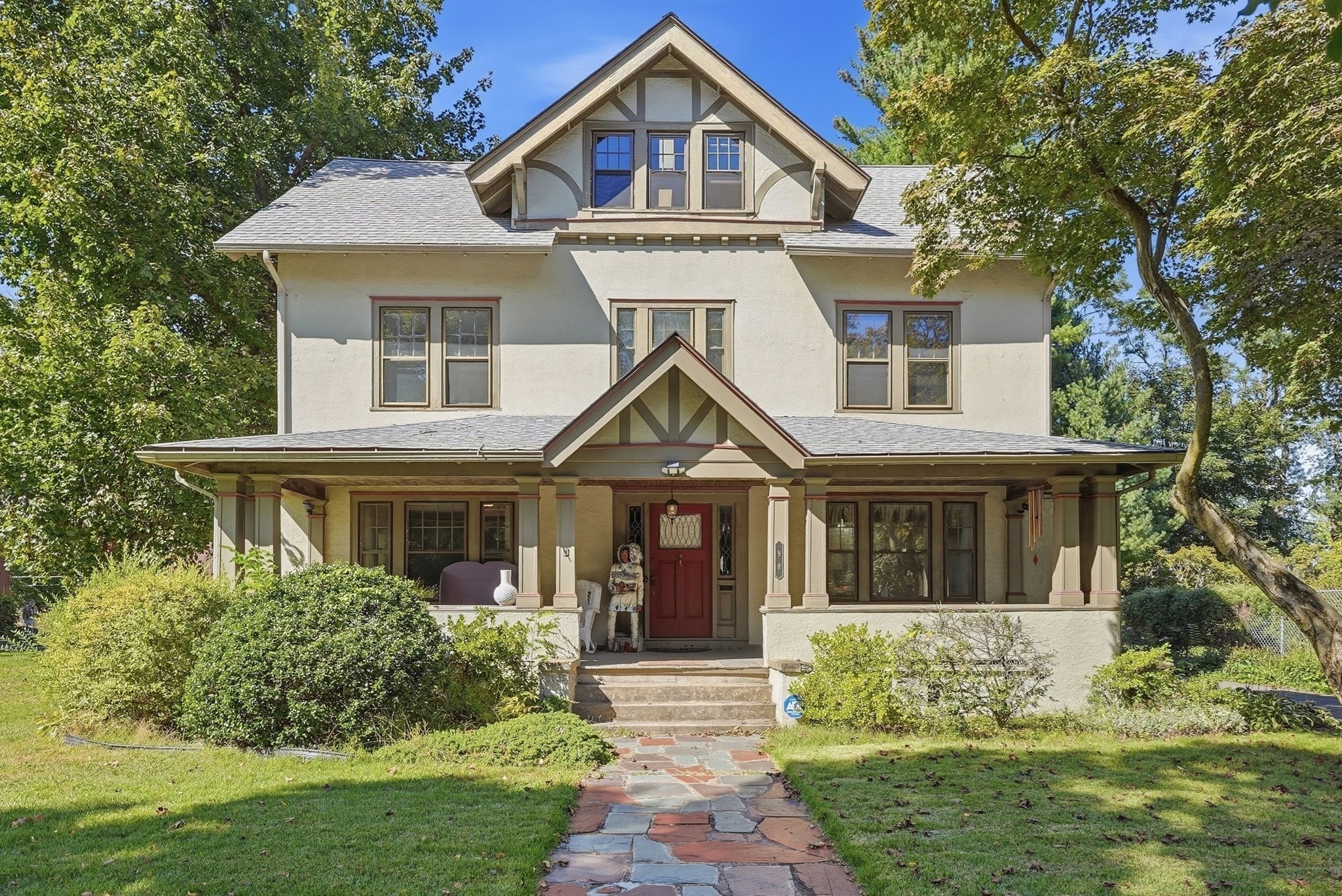 98 Bellevue Ave — photo