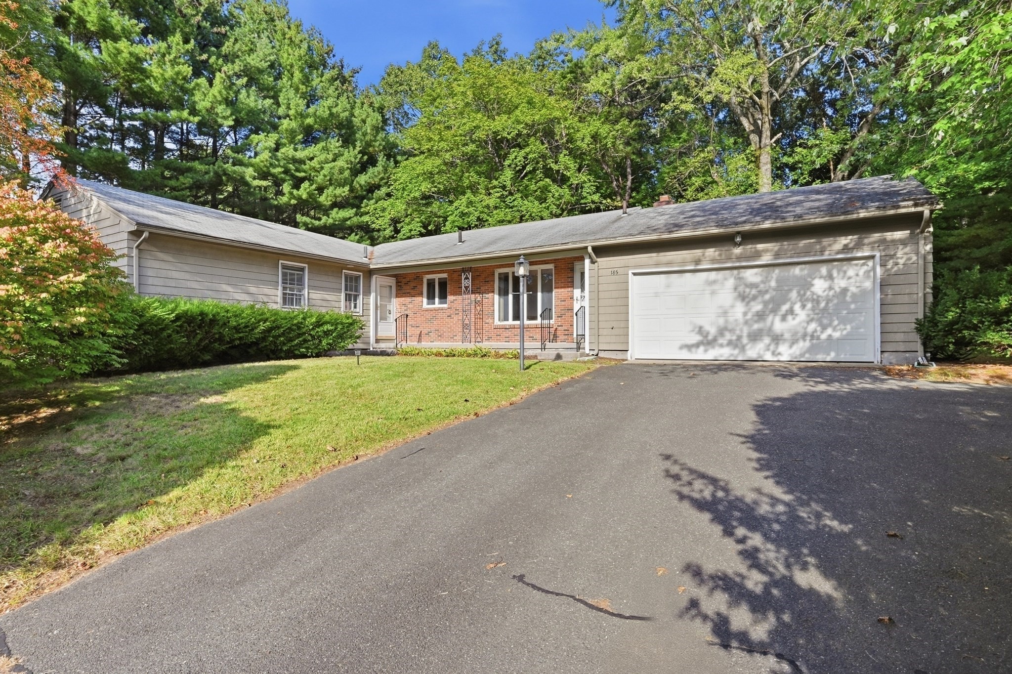 185 Redfern Dr — photo