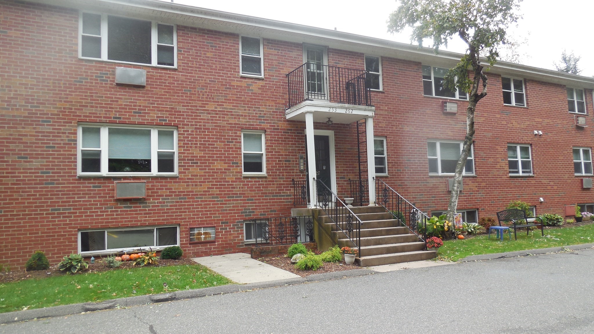 261 Regency Park Dr #261 — photo