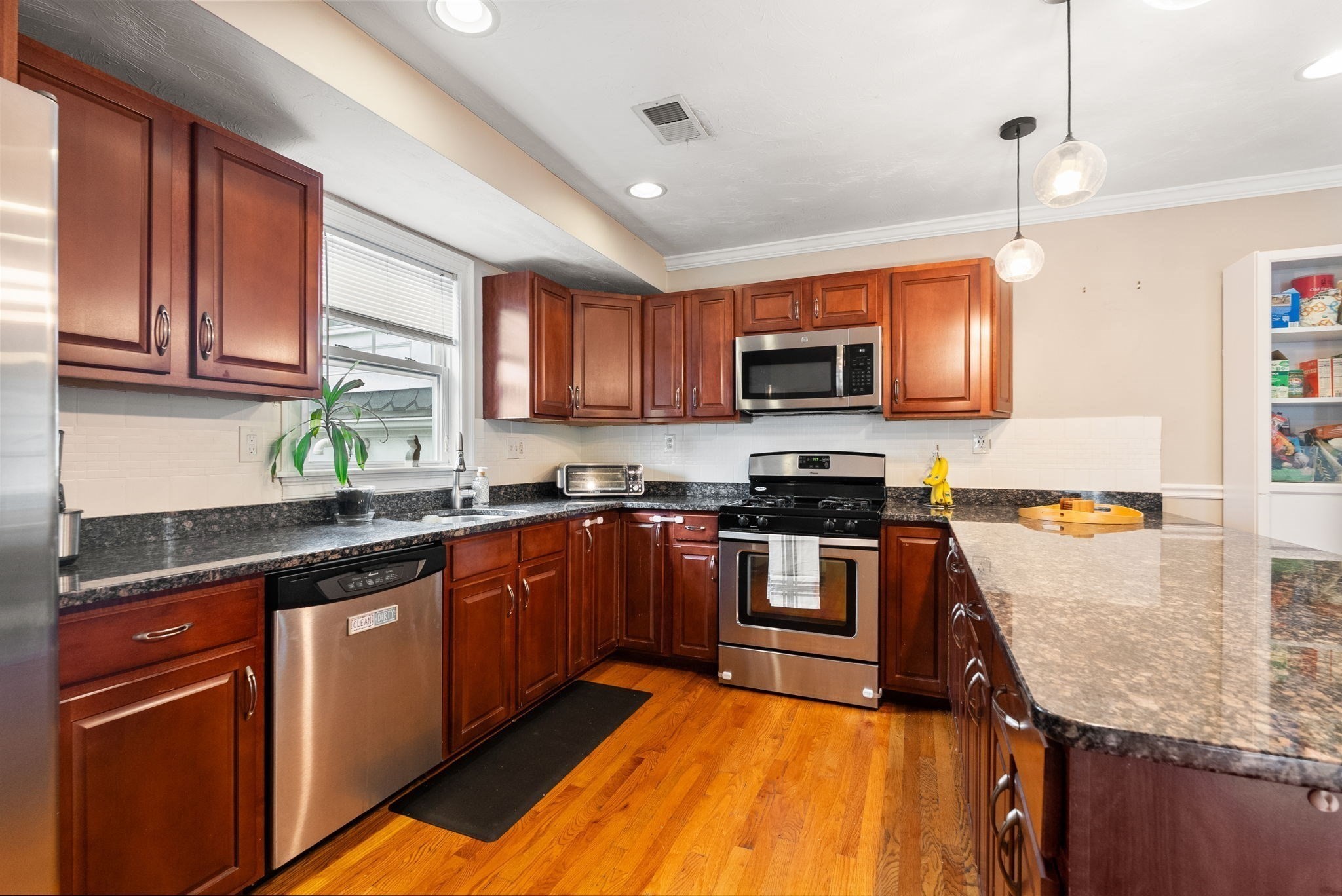 16 Westminster Ave #B2 — photo