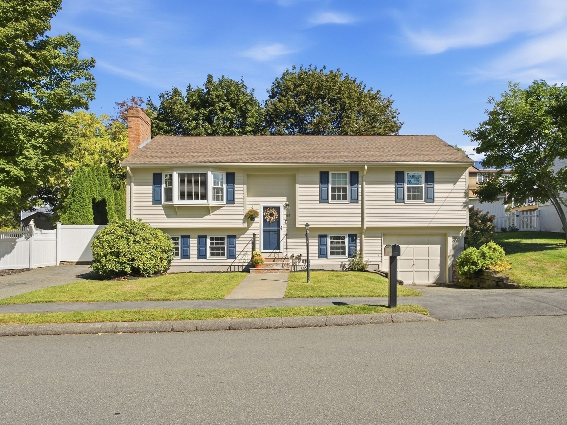 136 Maplewood Rd — photo