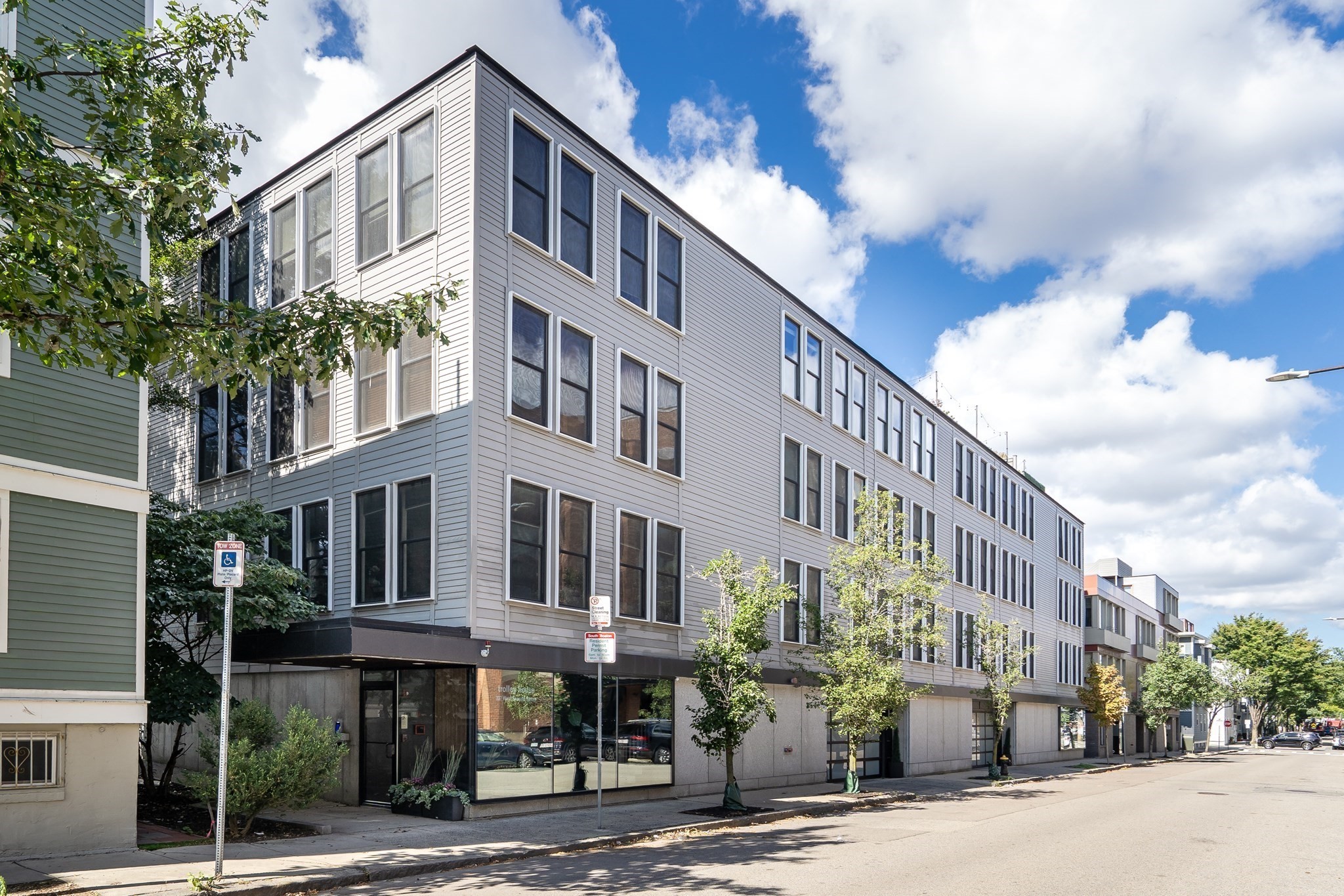 337 W 2nd St #17 — photo