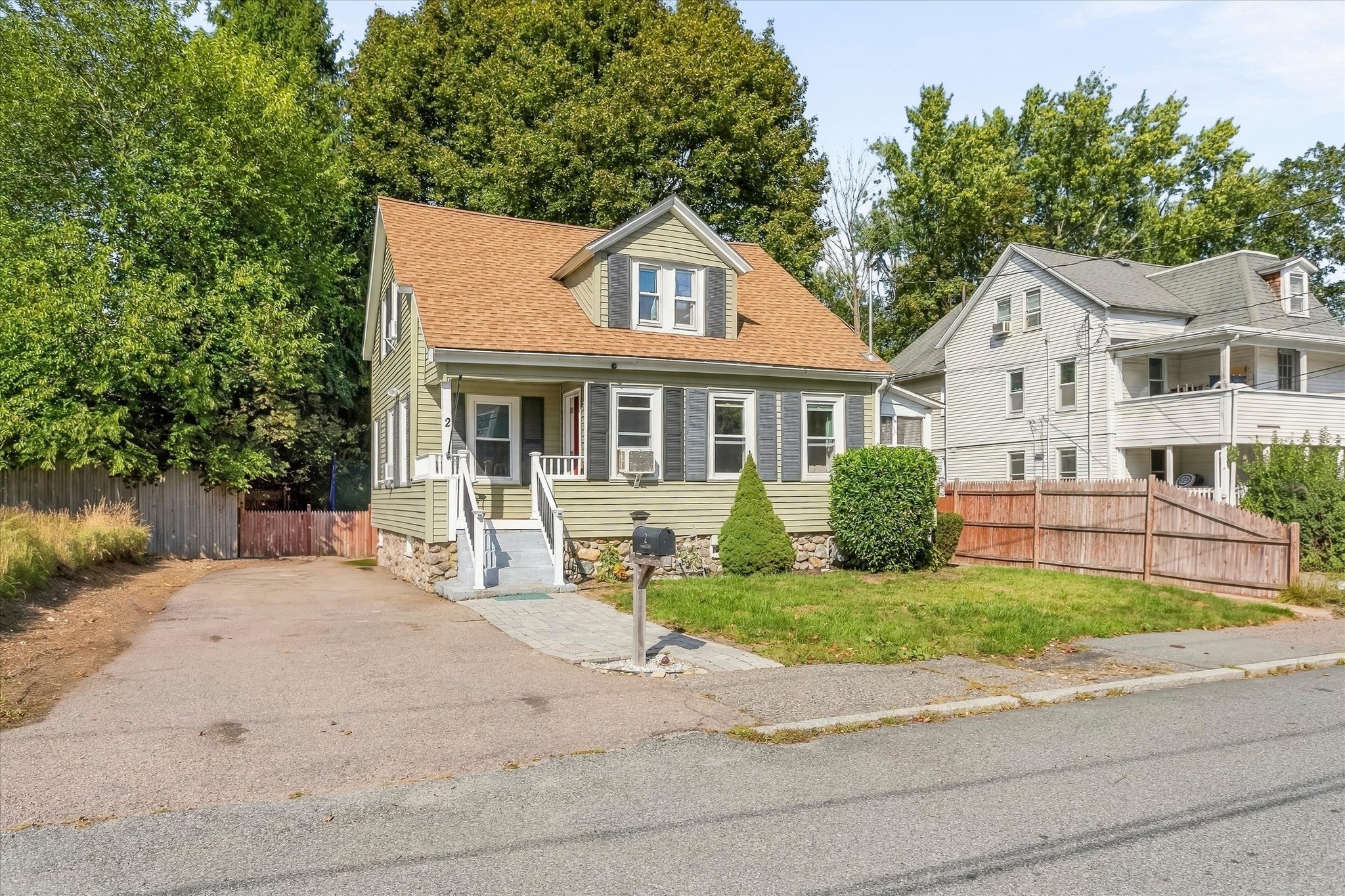 2 Franklin Ave — photo
