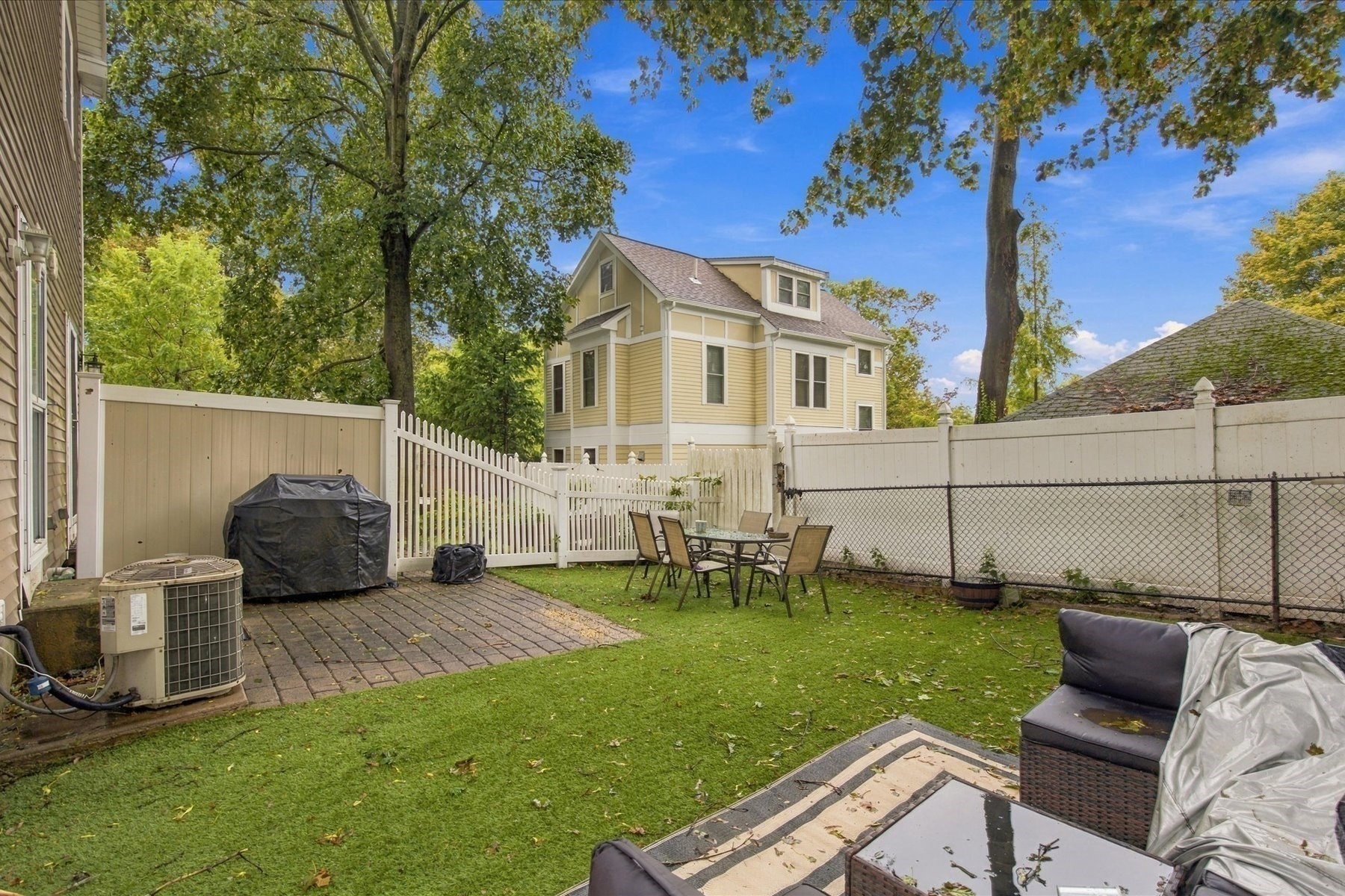 11-13 Rushmore St #11 — photo