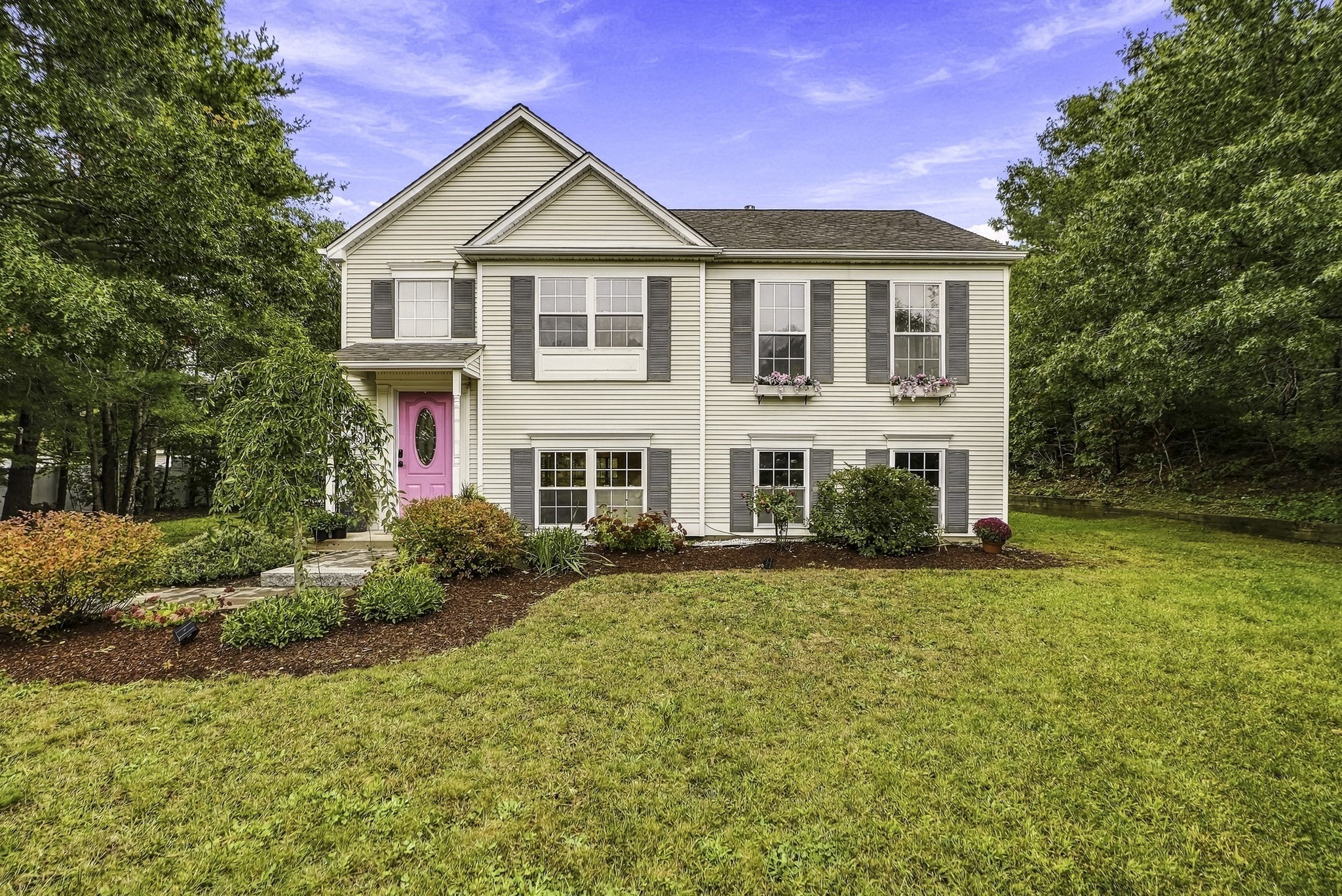 8 Thompson Cir — photo