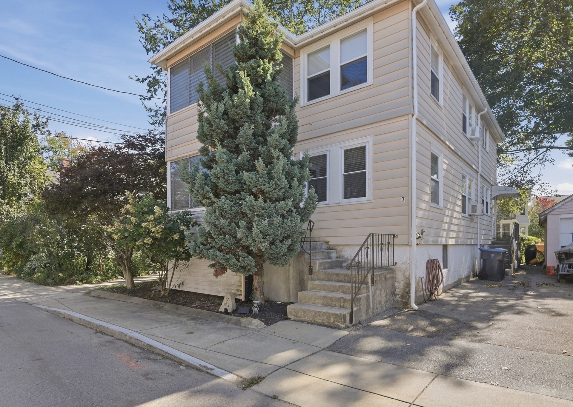 7 Bee Street #B — photo