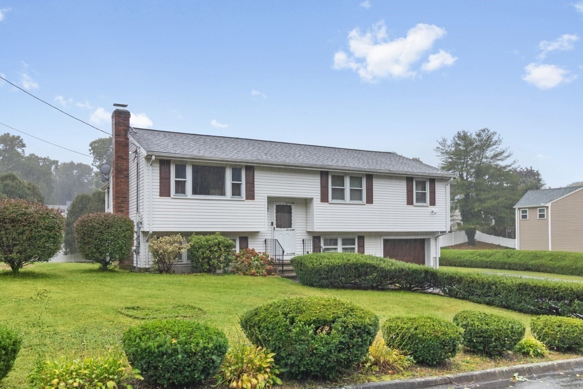 30 Lantern Ln — photo