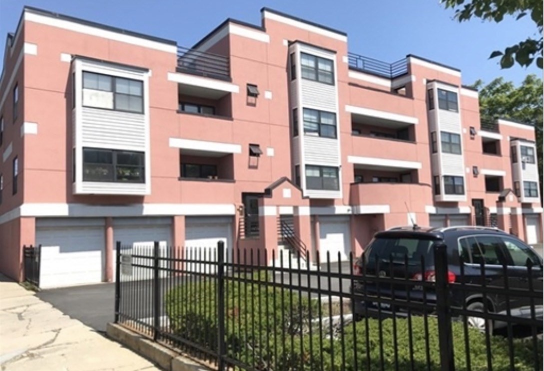 60-R Gibson St #B3 — photo