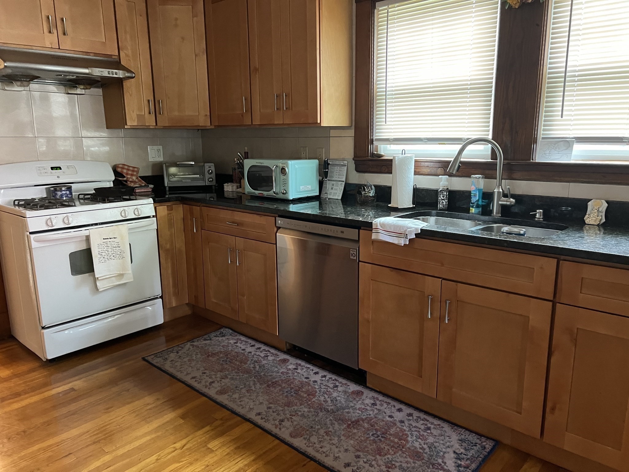 277 Lexington Street 1/F — photo