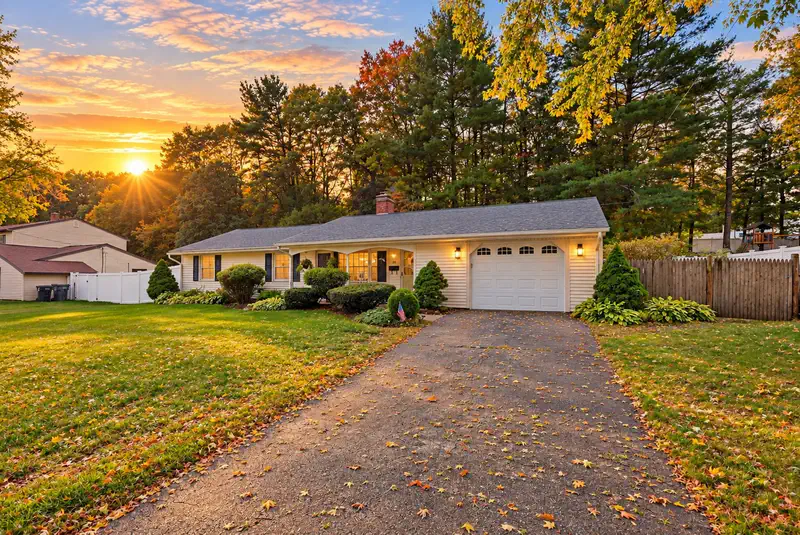 20 Corrine Dr — photo