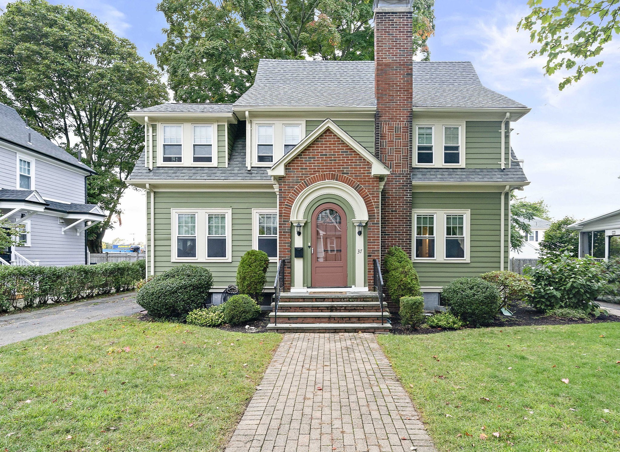 37 Theresa Rd — photo