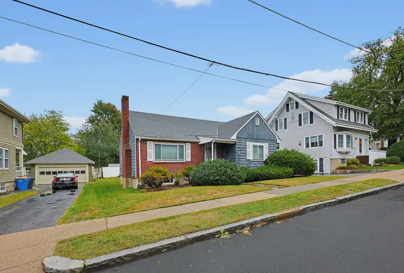 16 Loring Rd. — photo