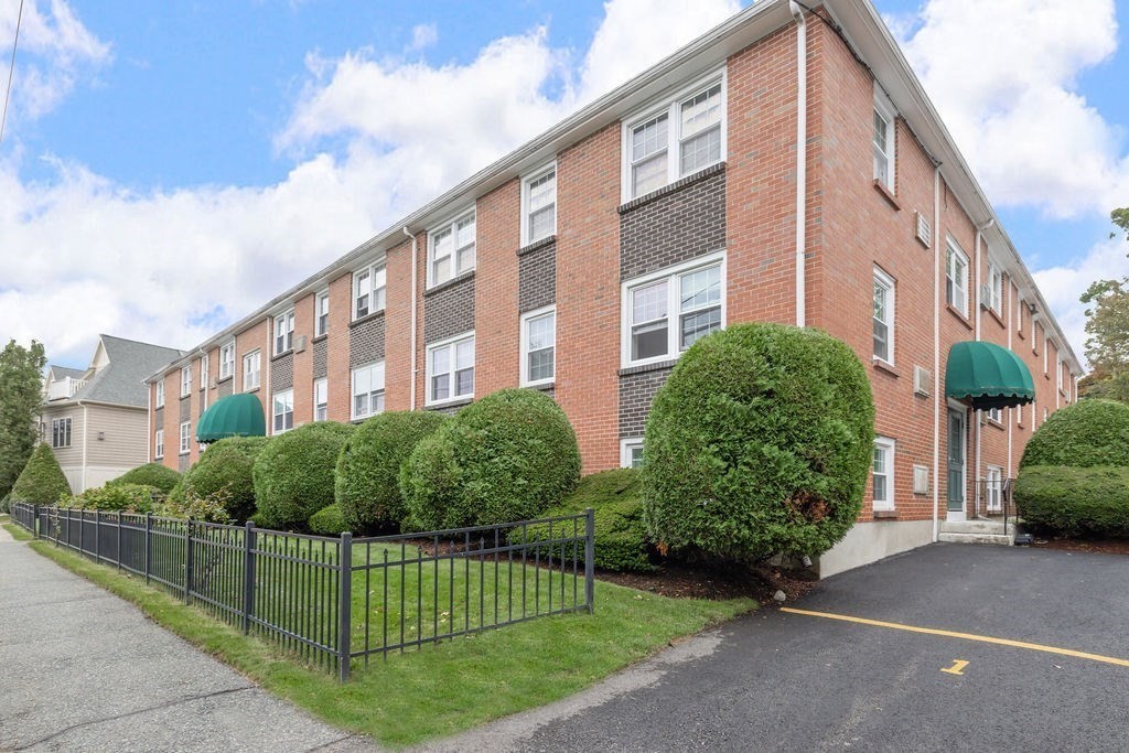 210 Hillside Ave #32 — photo