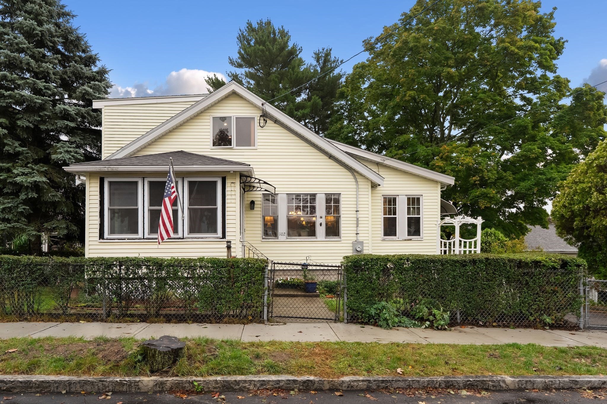 102 Elliot Ave — photo