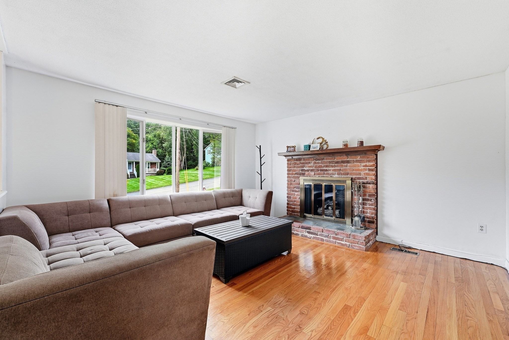 131 Beacon Hill Road, West Springfield, MA 01089 — photo 2